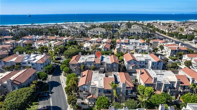 $1,395,000 | 19305 Champion Lane, Huntington Beach, CA 92648