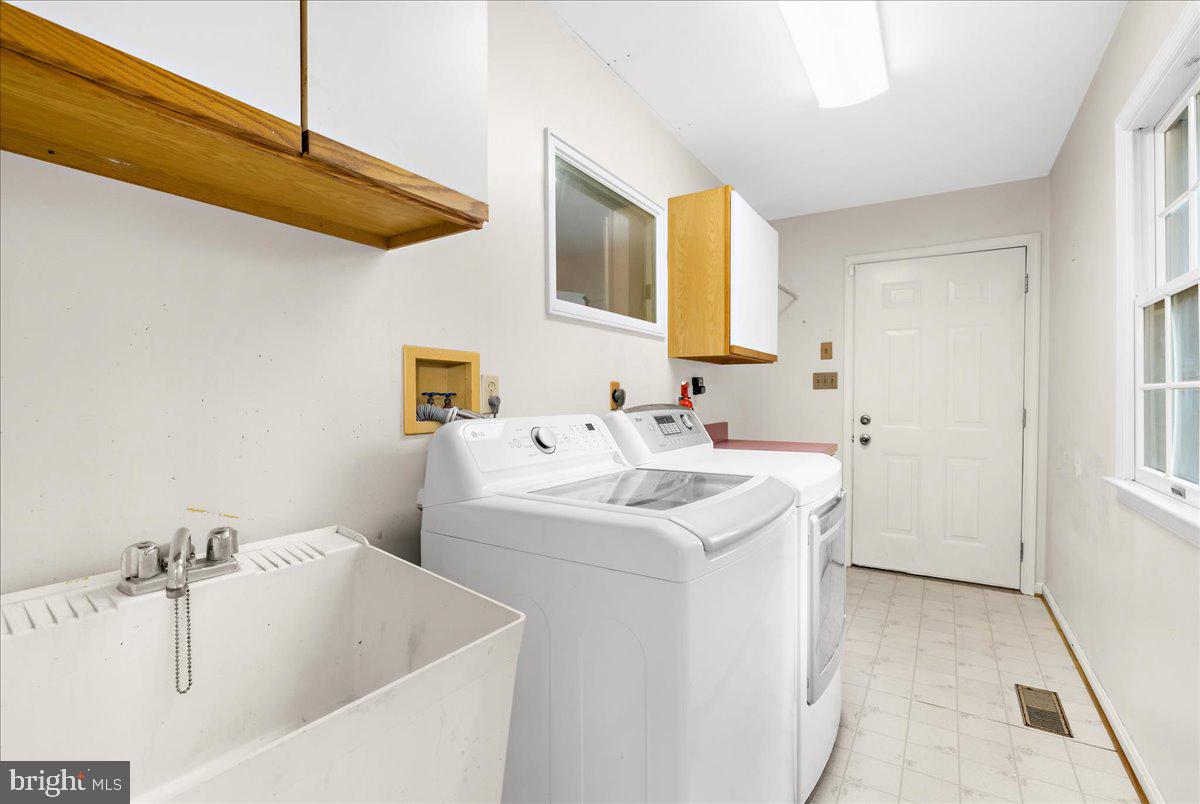 5789 Greenock Road Lothian, MD 20711 - Photo 17 of 57 a bathroom with a sink and a bathtub