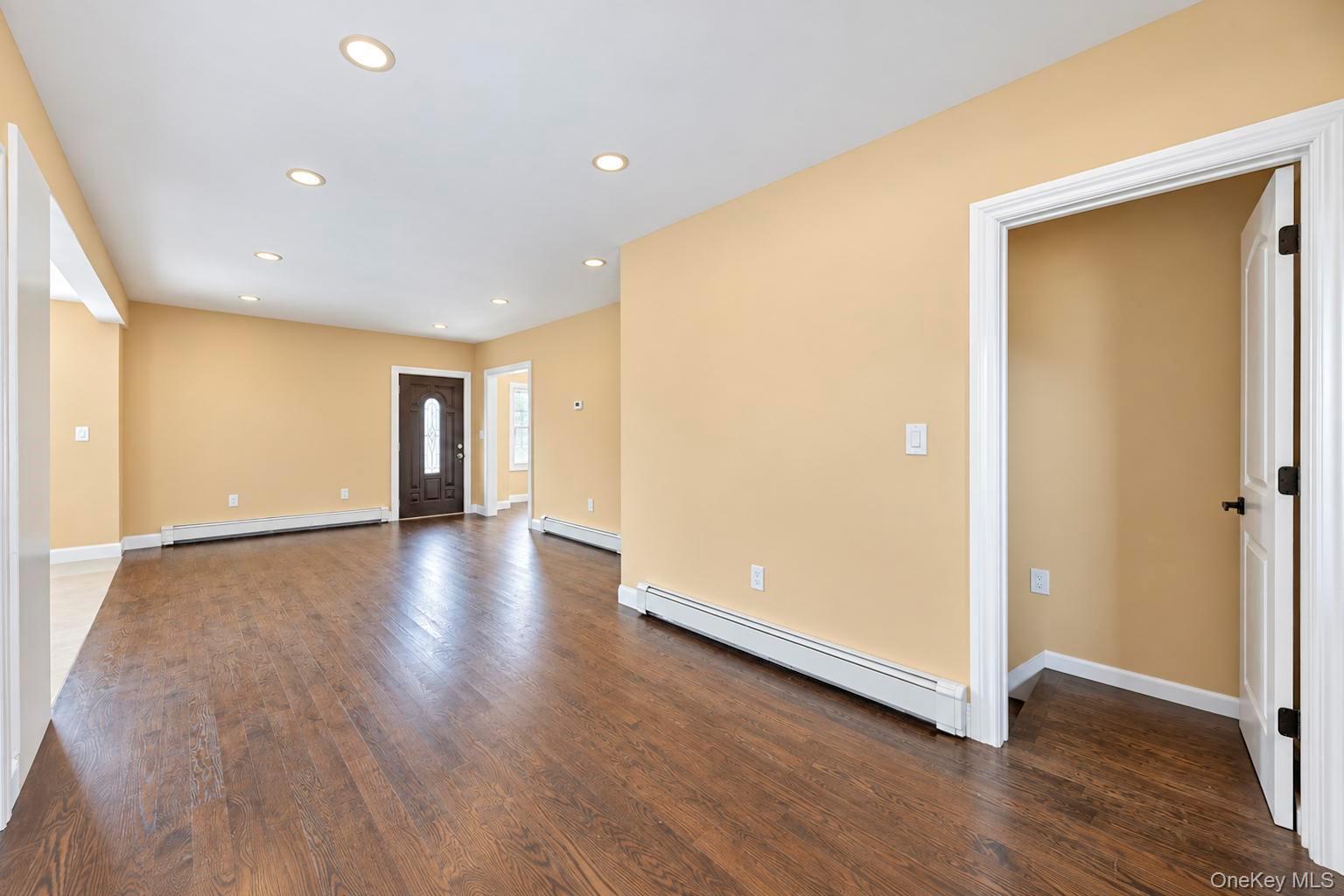 236 Plainview Road Hicksville, NY 11801 - Photo 8 of 24 Gallery Image 8