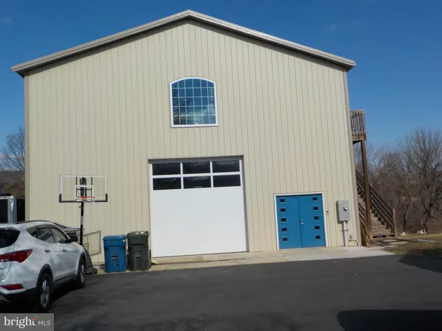 a view of an outdoor space