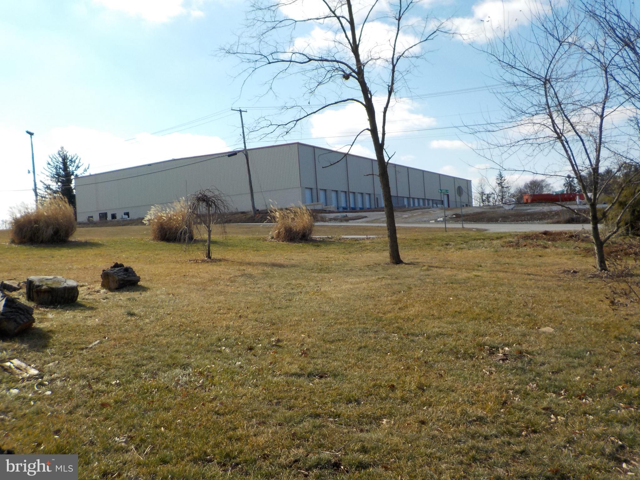 65 Campbell Road York, PA 17406 - Photo 36 of 61 a backyard of a house with table and chairs