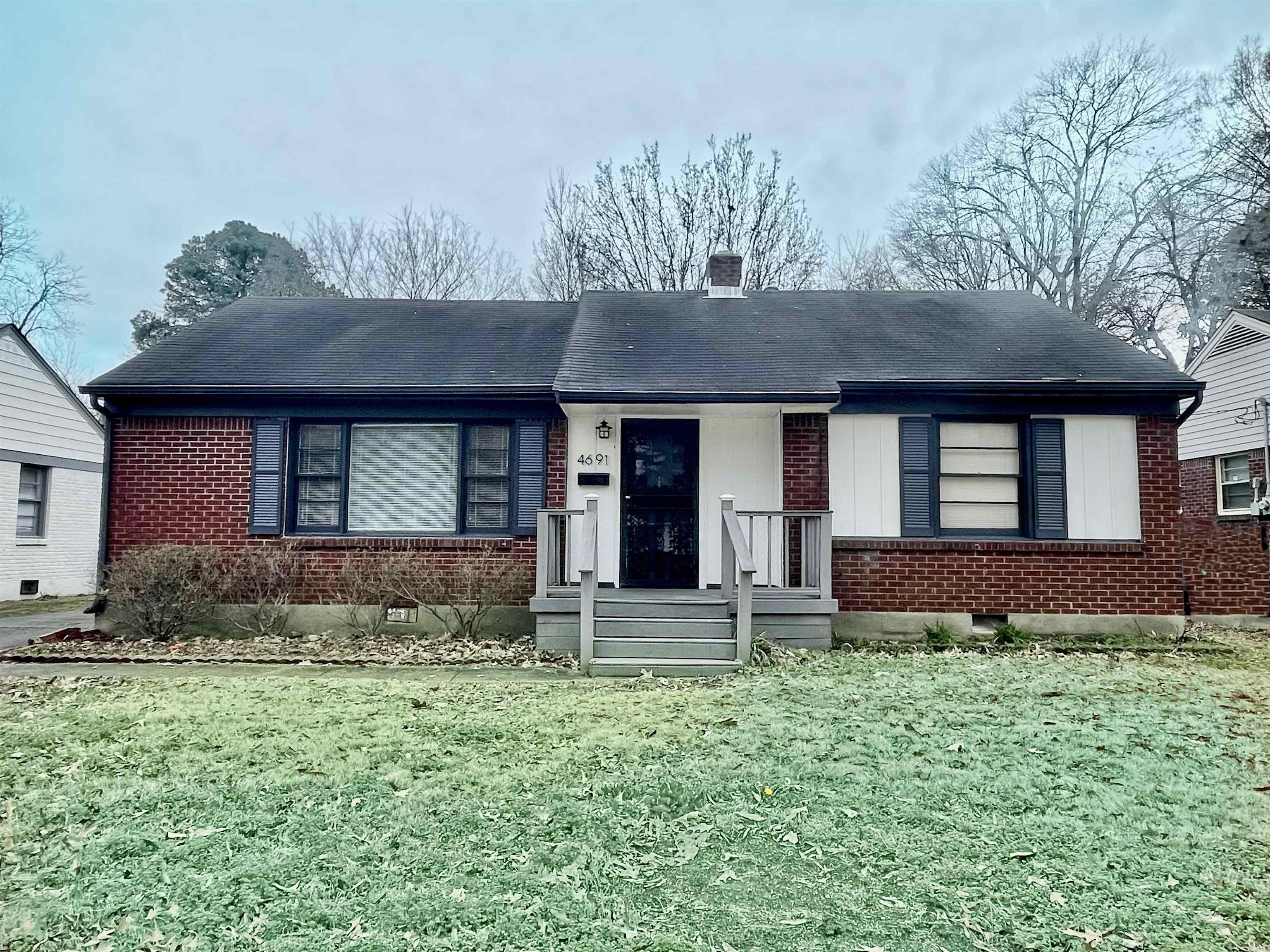 4691 Lynn Road Memphis, TN 38122 - Photo 1 of 12 a front view of a house with garden