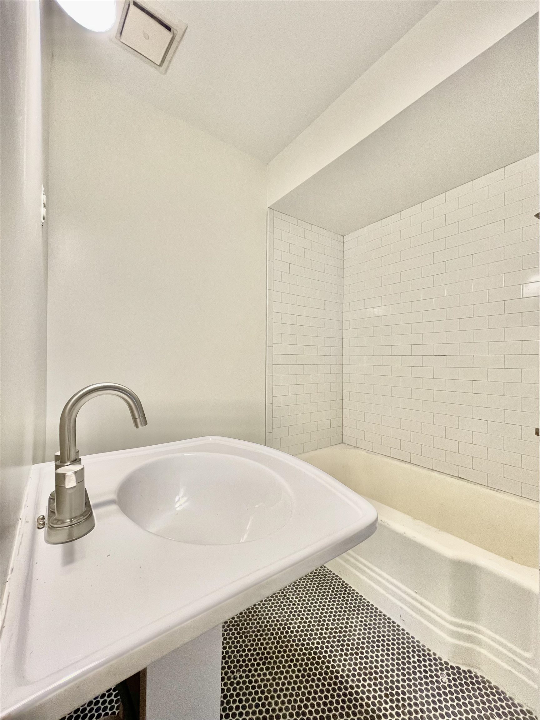 4691 Lynn Road Memphis, TN 38122 - Photo 10 of 12 a bathroom with a sink and a bathtub