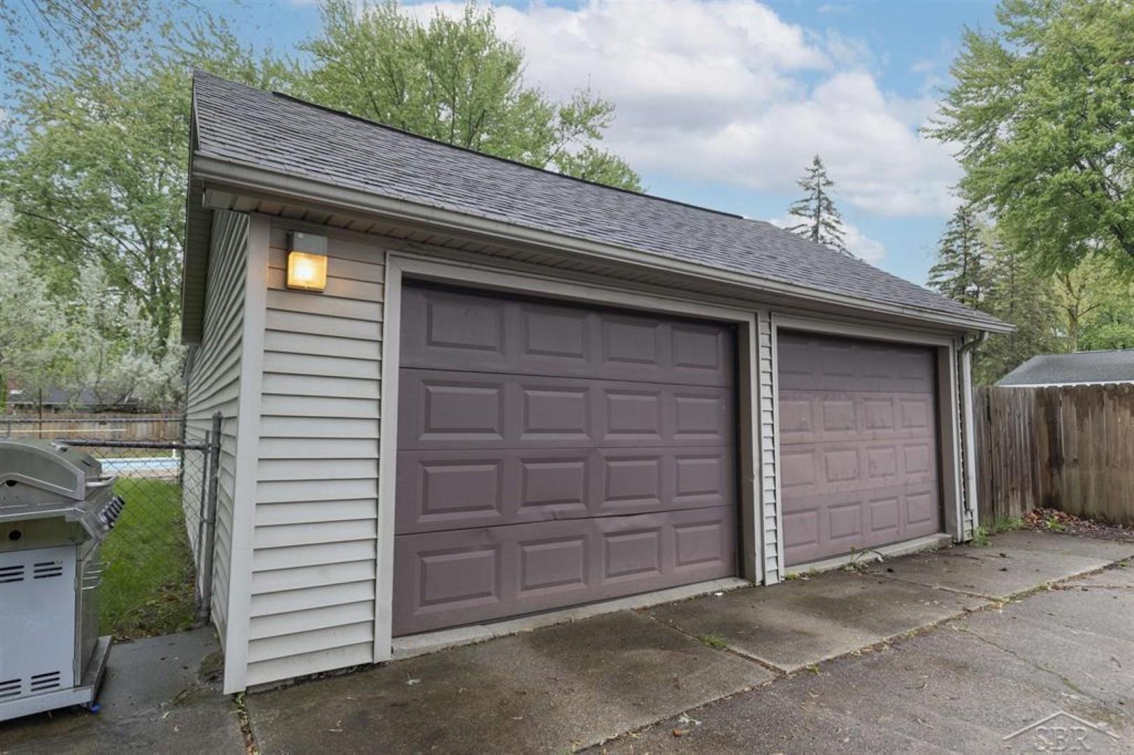 2325 North Center Road Saginaw, MI 48603 - Photo 6 of 29 50176391-1aba9466-025b-4d0d-8751-a4fd750fefda.JPG