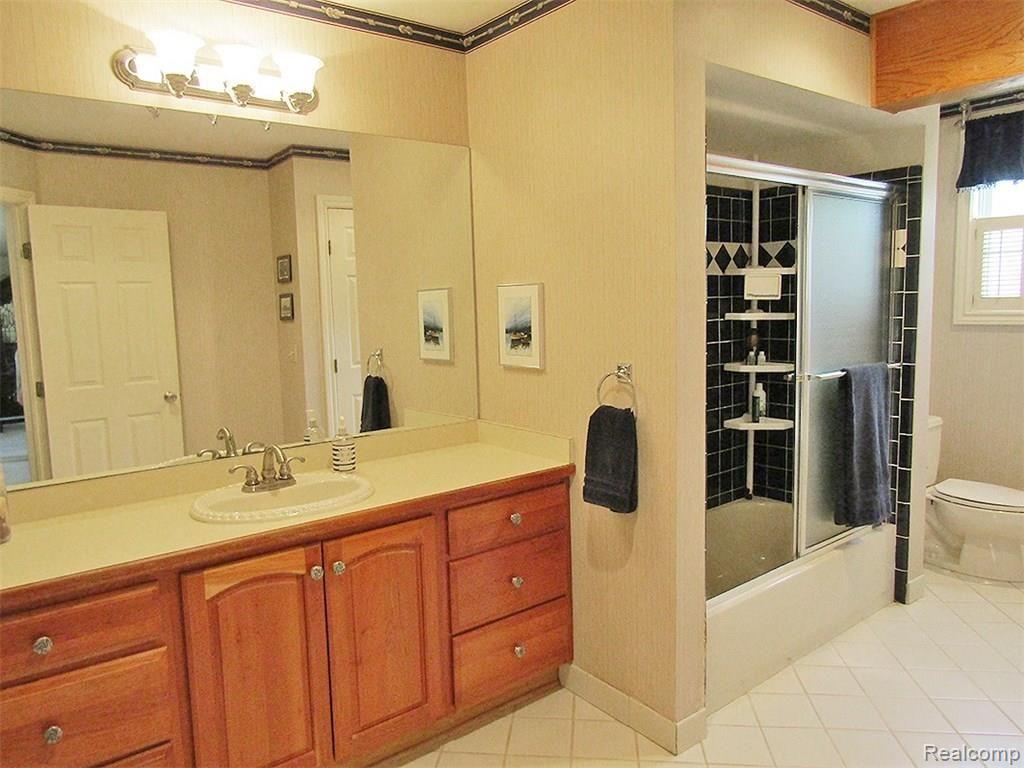 451 Whims Lane Rochester, MI 48306 - Photo 31 of 43 WhimsMAINBTH, 451.jpg