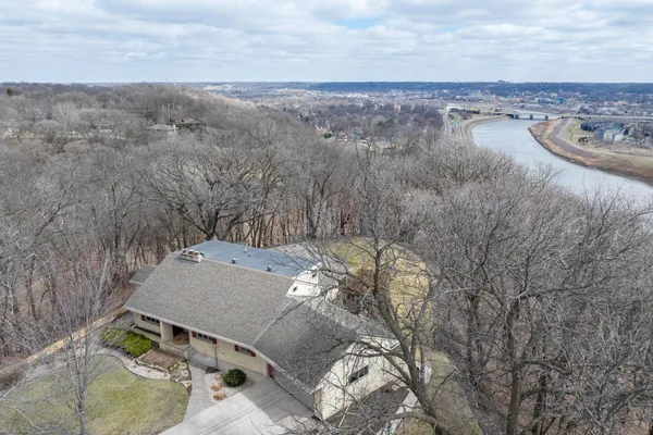 $739,900 | 2000 Roe Crest Drive, North Mankato, MN 56003