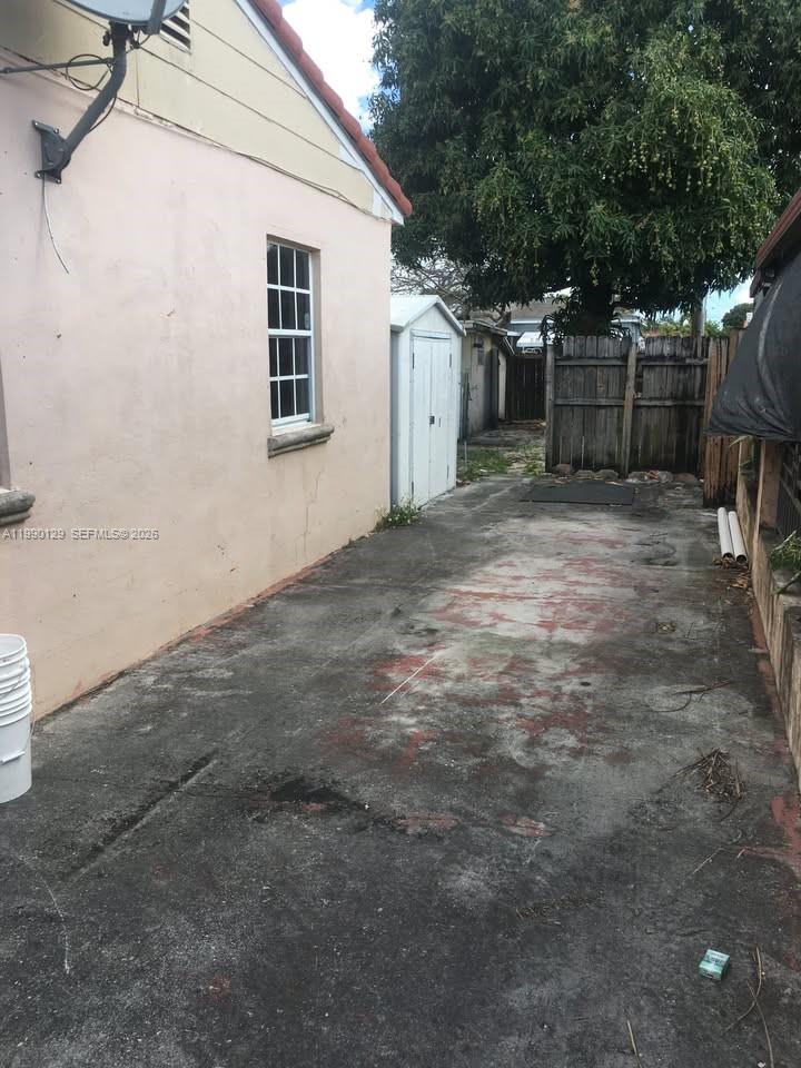 625 East 8th Court Hialeah, FL 33010 - Photo 16 of 18 a backyard of a house