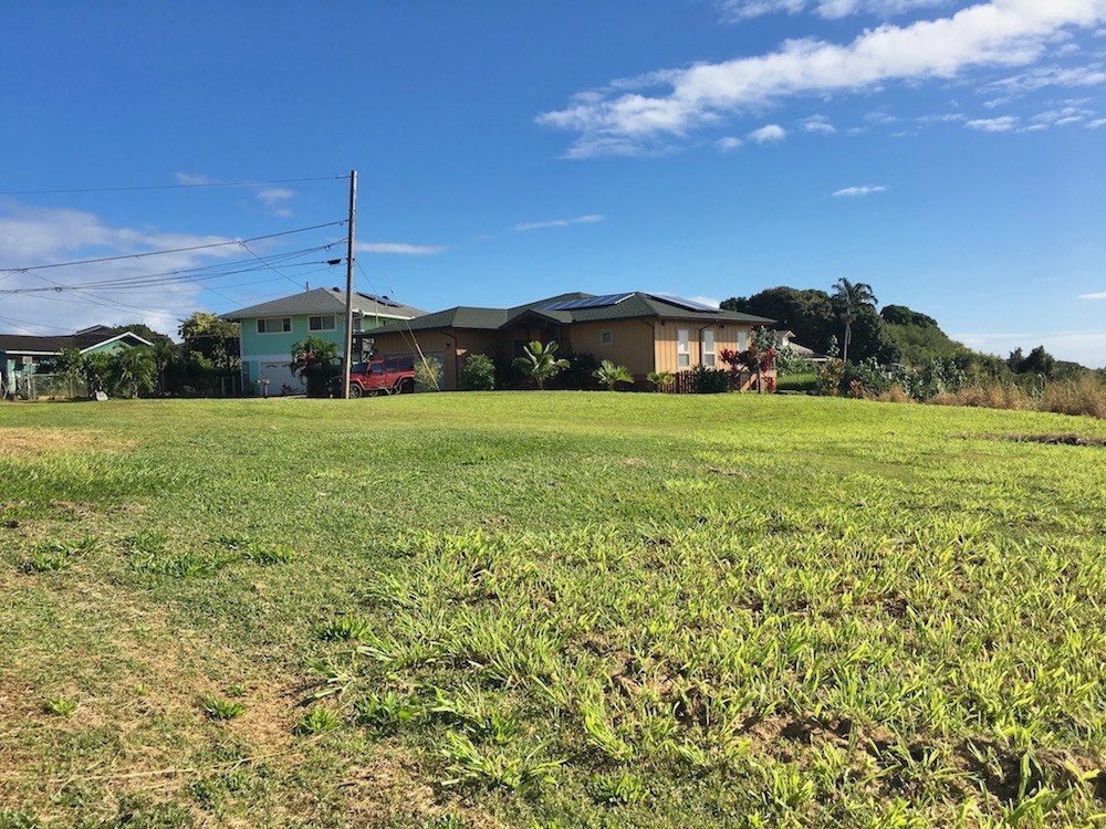 173 Eggerking Road Kapaa, HI 96746 - Photo 9 of 11 a view of a garden with a building in the background