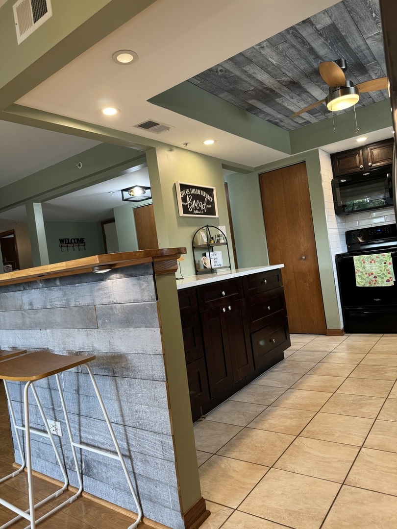 9196 S Road, Unit E Palos Hills, IL 60465 - Photo 11 of 42 Gallery Image 11