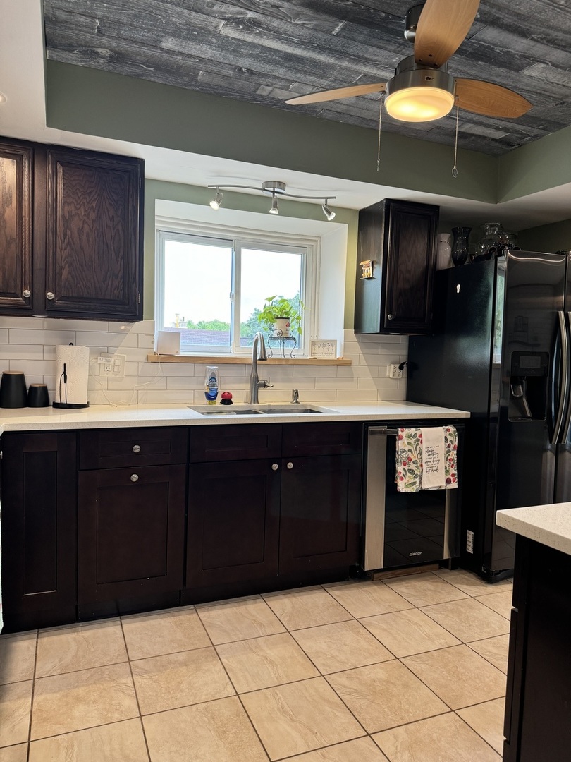 9196 S Road, Unit E Palos Hills, IL 60465 - Photo 12 of 42 Gallery Image 12