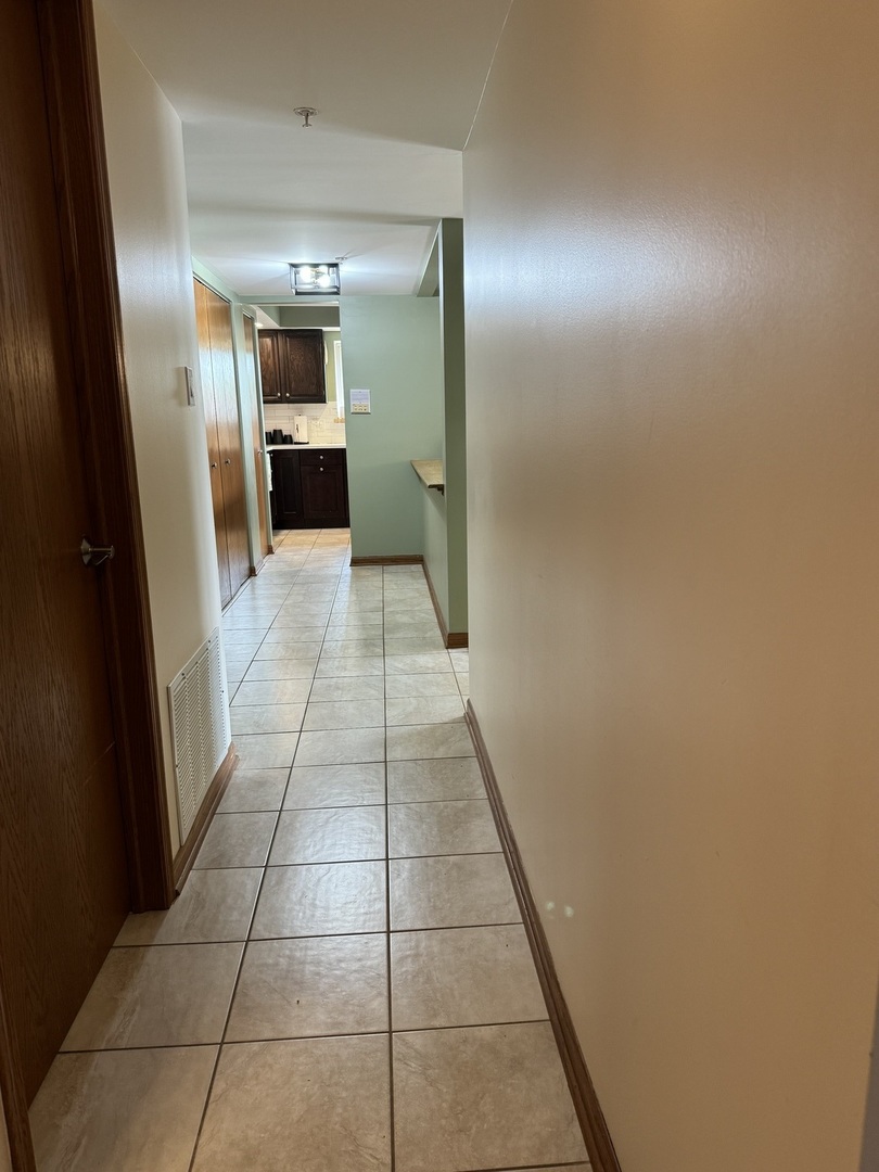 9196 S Road, Unit E Palos Hills, IL 60465 - Photo 19 of 42 Gallery Image 19