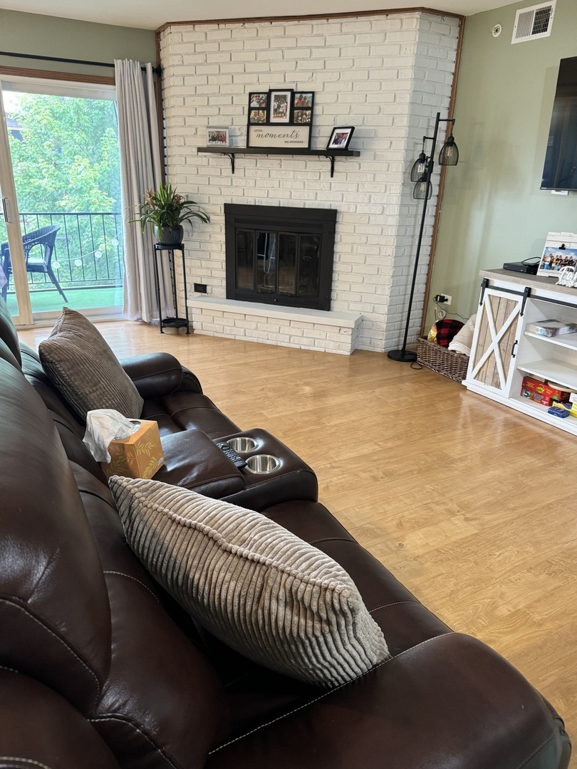 9196 S Road, Unit E Palos Hills, IL 60465 - Photo 4 of 42 Gallery Image 4