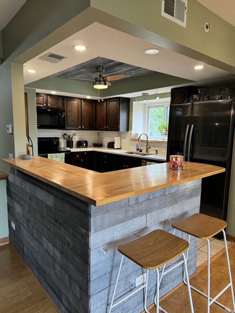 9196 S Road, Unit E Palos Hills, IL 60465 - Photo 9 of 42 Gallery Image 9