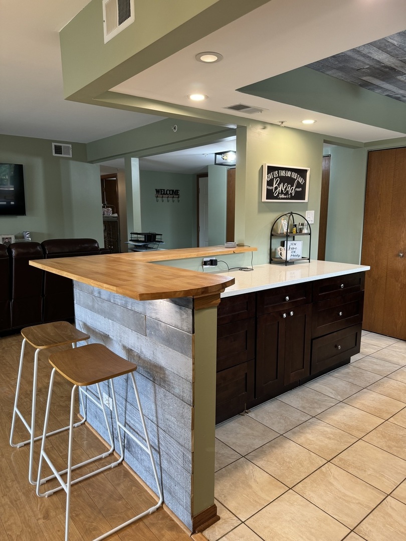 9196 S Road, Unit E Palos Hills, IL 60465 - Photo 10 of 42 Gallery Image 10