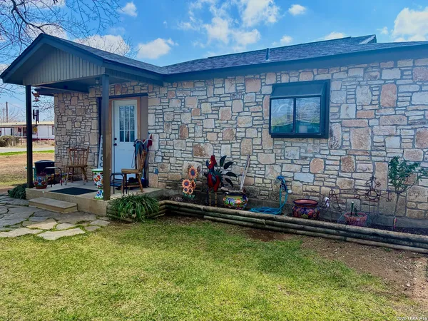 $185,000 | 1314 Commerce Street, Jourdanton, TX 78026