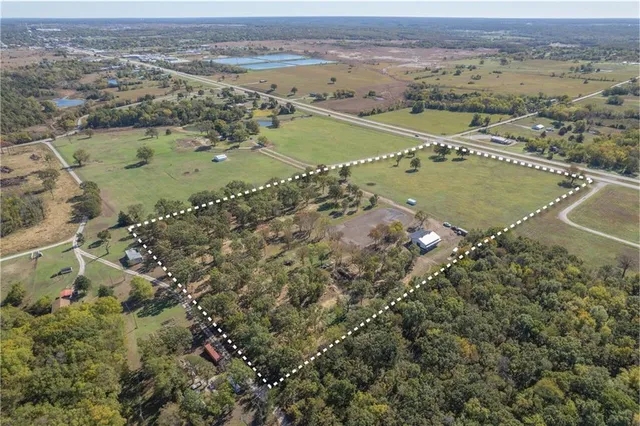 $320,000 | 2815 West W W 7th Highway, Galena, KS 66739