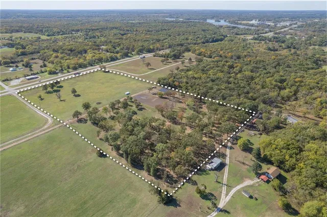 $320,000 | 2815 West W W 7th Highway, Galena, KS 66739