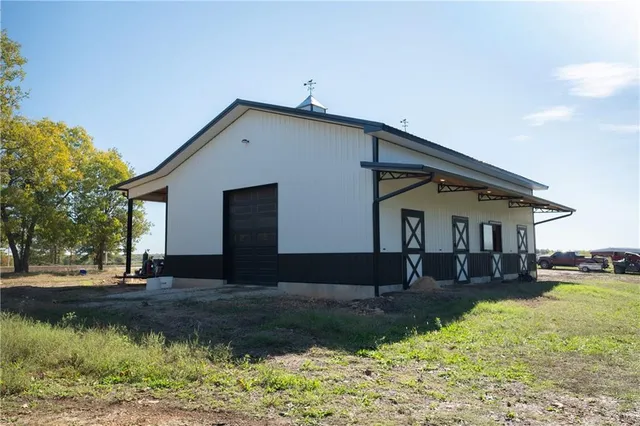 $320,000 | 2815 West W W 7th Highway, Galena, KS 66739