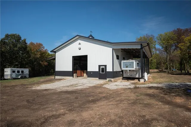 $320,000 | 2815 West W W 7th Highway, Galena, KS 66739