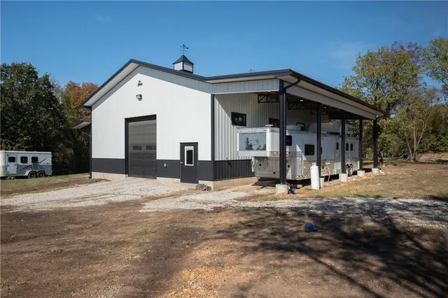 $320,000 | 2815 West W W 7th Highway, Galena, KS 66739