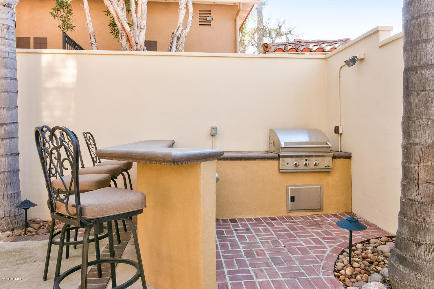 1121 Corte Riviera Camarillo, CA 93010 - Photo 31 of 35 a balcony with table and chairs