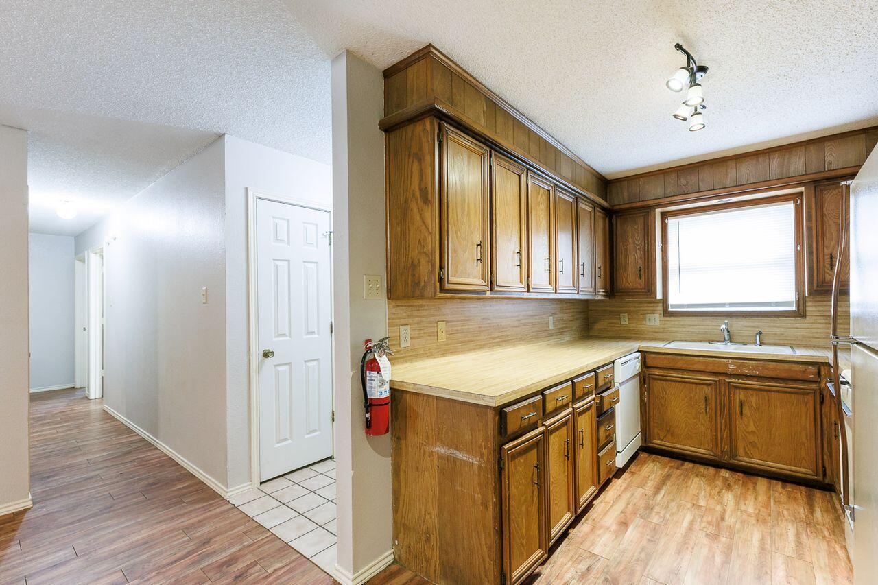 6411 York Drive, Unit B Lubbock, TX 79414 - Photo 11 of 28 a kitchen with a sink stove and cabinets