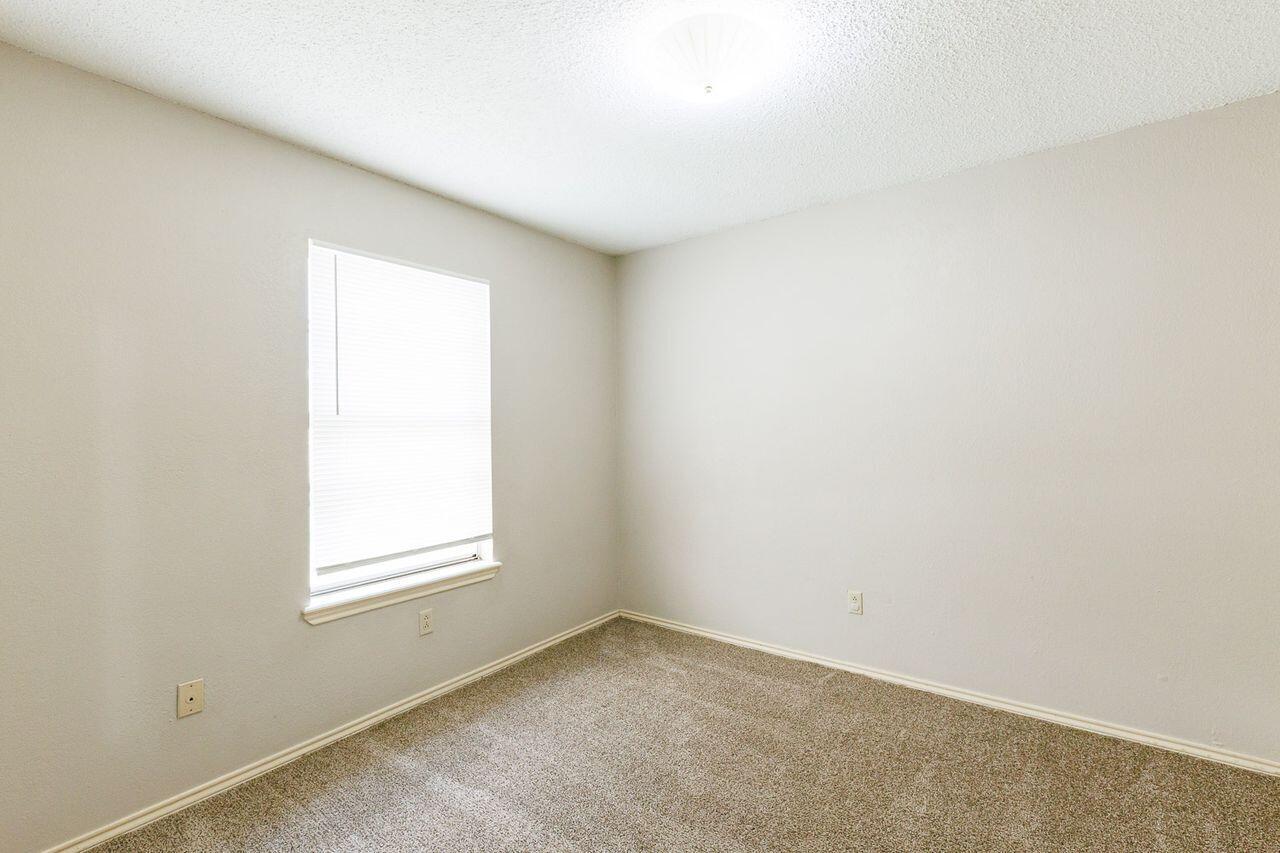 6411 York Drive, Unit B Lubbock, TX 79414 - Photo 19 of 28 an empty room with a window