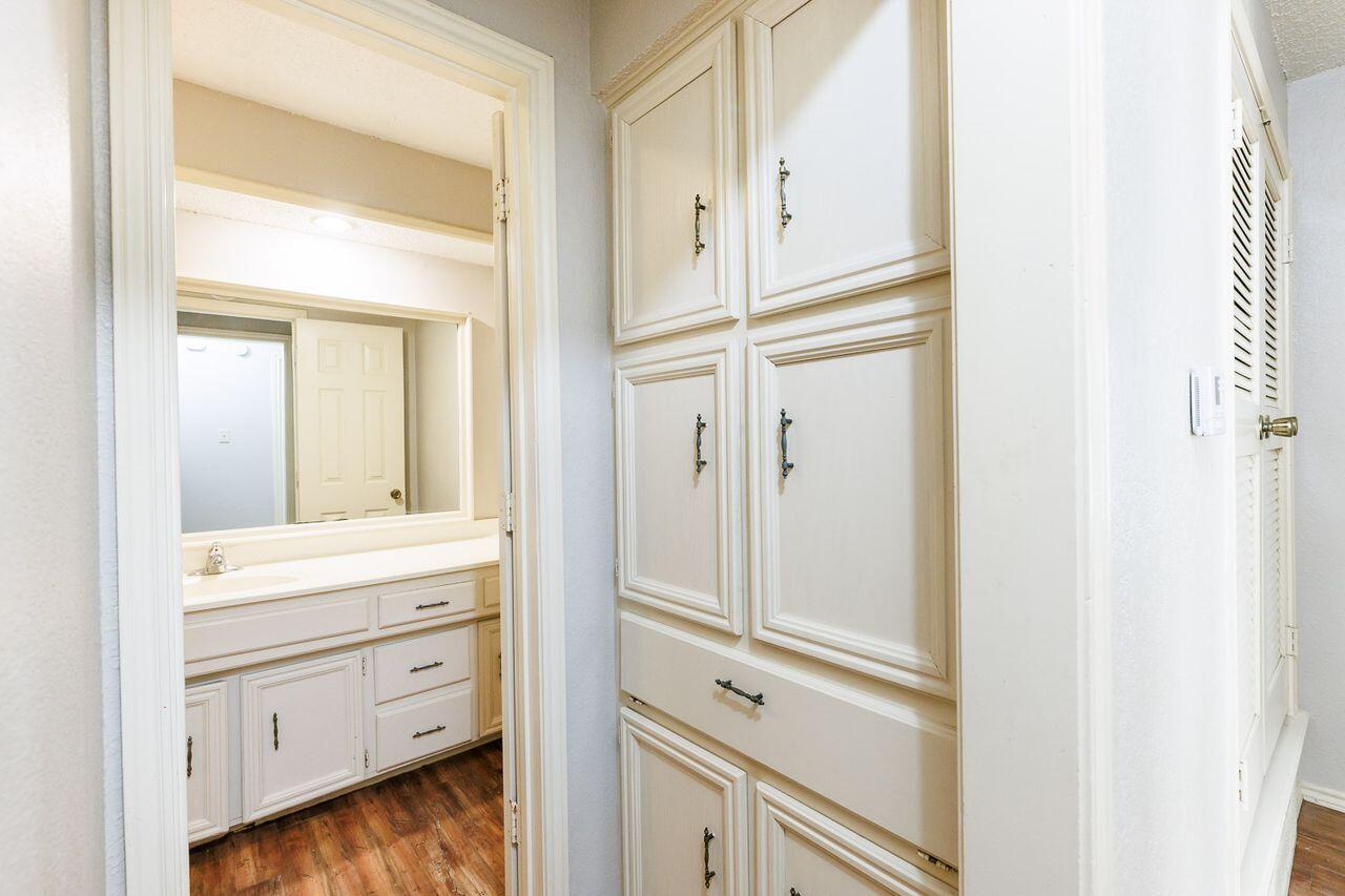 6411 York Drive, Unit B Lubbock, TX 79414 - Photo 20 of 28 a bathroom with a shower sink and mirror