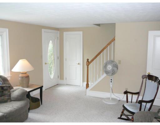 20 Ellery Street Springfield, MA 01129 - Photo 14 of 20 a living room with furniture and a window