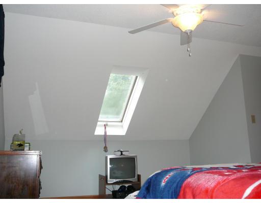 20 Ellery Street Springfield, MA 01129 - Photo 20 of 20 a living room with a bed furniture and a lamp