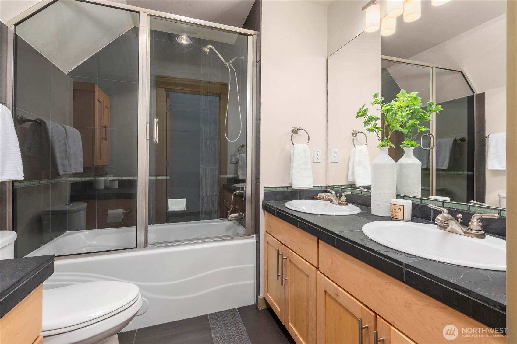 3411 Meridian Avenue North Seattle, WA 98103 - Photo 11 of 23