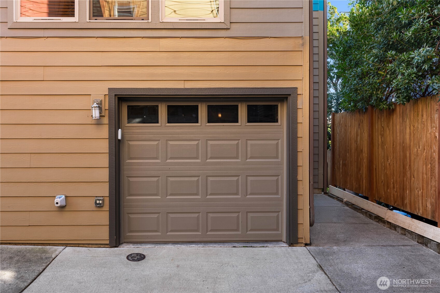 3411 Meridian Avenue North Seattle, WA 98103 - Photo 20 of 23