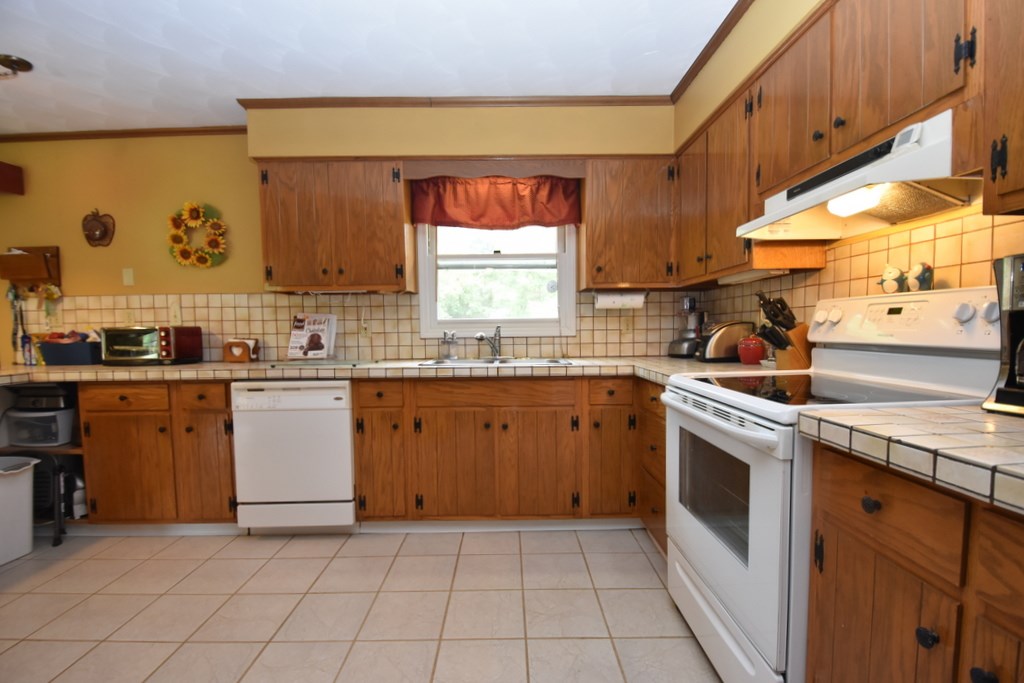 3075 Will Sowders Road Bloomington, IN 47401 - Photo 9 of 31 Gallery Image 9