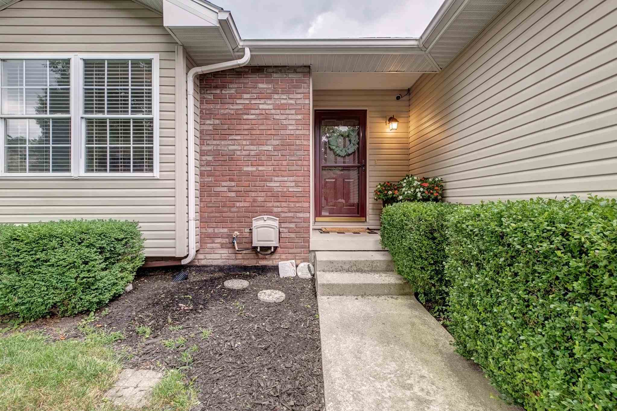 4589 South Hummingbird Court Bloomington, IN 47401 - Photo 3 of 36