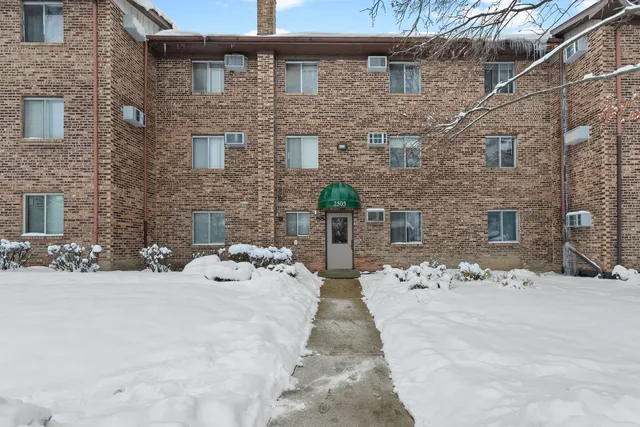 $174,900 | 2505 Spring Street, Unit 3304, Woodridge, IL 60517