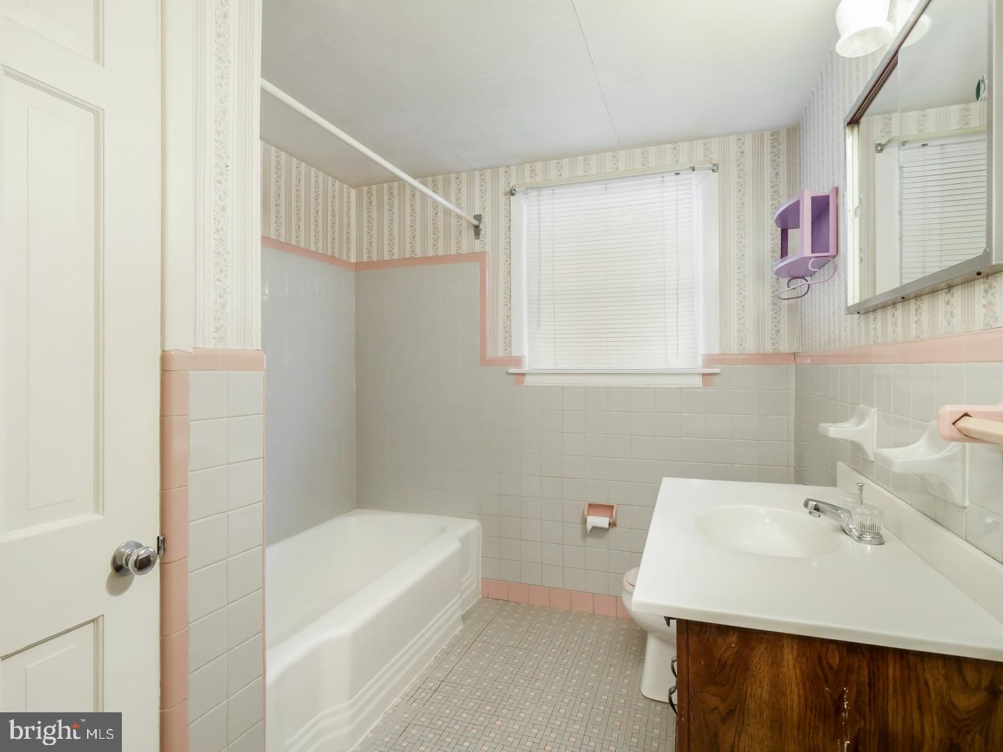 812 Moredon Road Jenkintown, PA 19046 - Photo 17 of 21 Bathroom