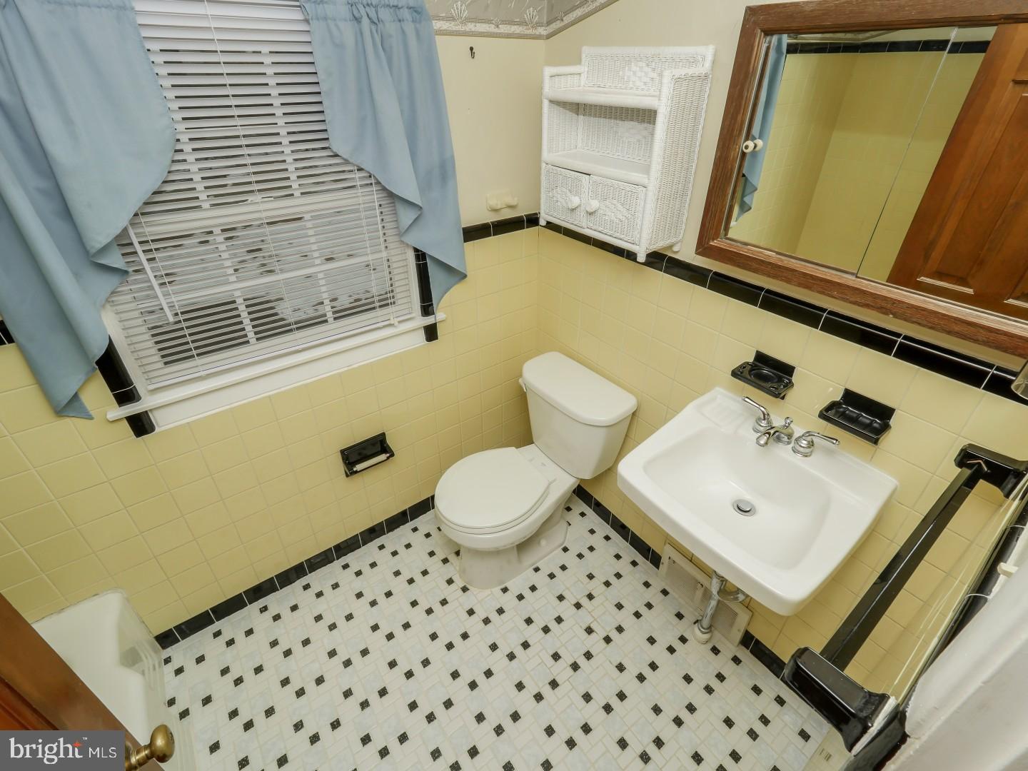 812 Moredon Road Jenkintown, PA 19046 - Photo 18 of 21 Bathroom
