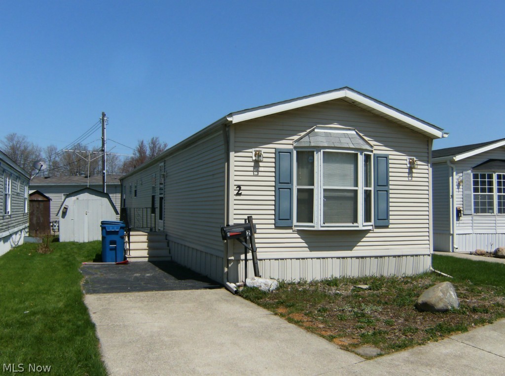 2 Riviera Avenue Amherst, OH 44001 - Photo 1 of 9 Gallery Image 1