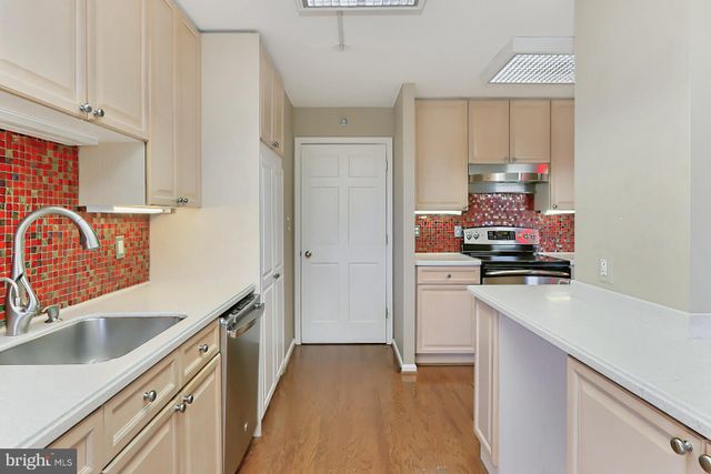 $935,000 | 2151 Jamieson Avenue, Unit 2: 140102, Alexandria, VA 22314