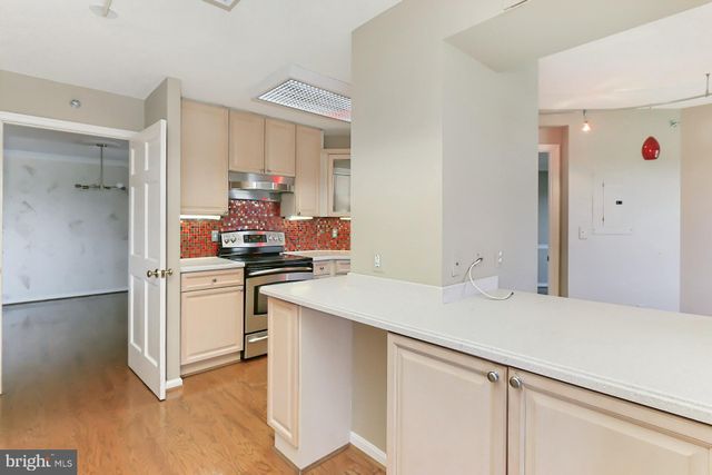 $935,000 | 2151 Jamieson Avenue, Unit 2: 140102, Alexandria, VA 22314