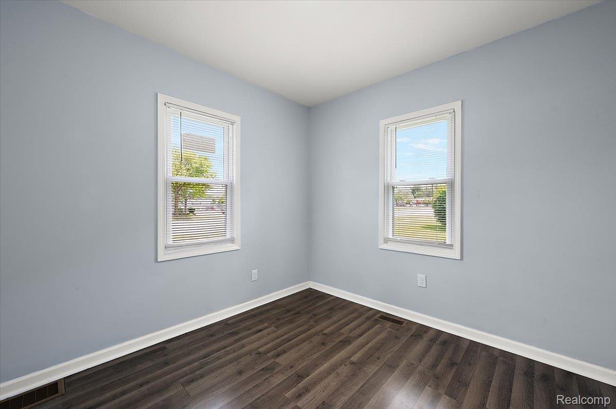 233 West 11 Mile Road Madison Heights, MI 48071 - Photo 17 of 44 Bedroom 2