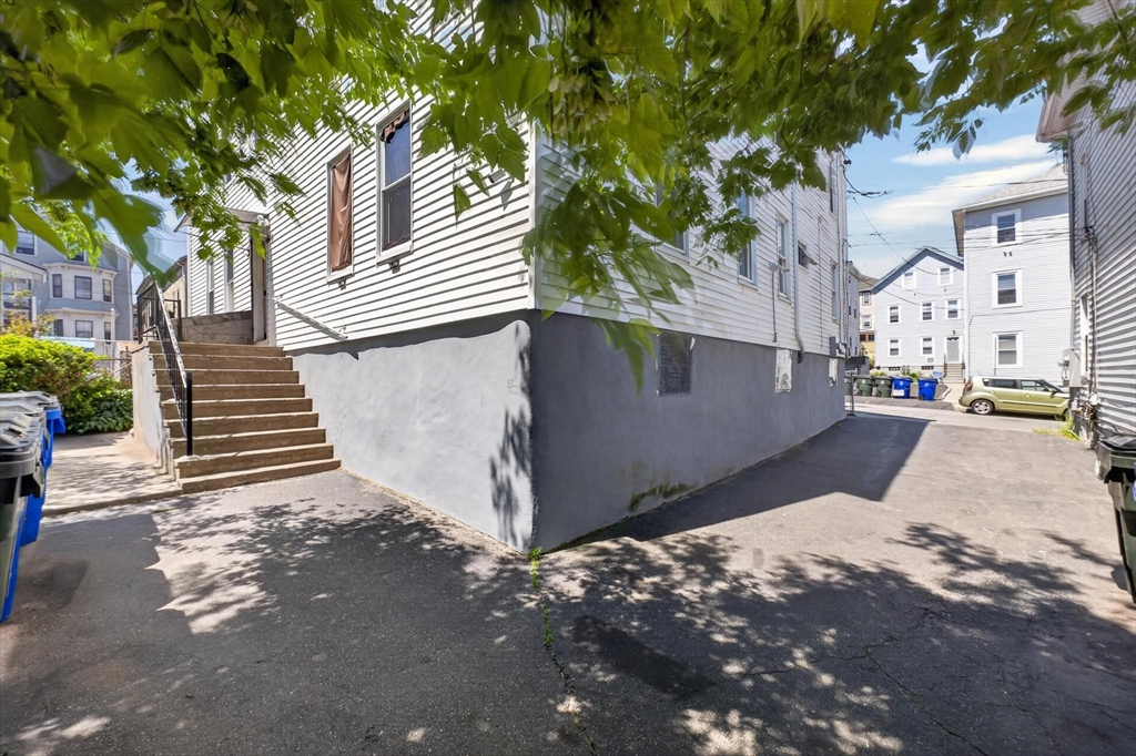 96 John Street Fall River, MA 02721 - Photo 12 of 40