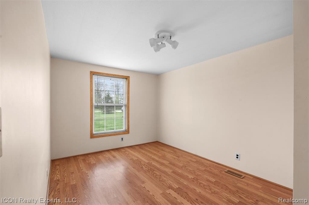 13620 Gilbert Road Allenton, MI 48002 - Photo 18 of 47