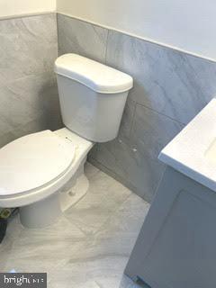 9129 Tulip Grove Road Gaithersburg, MD 20879 - Photo 16 of 23 a white toilet sitting next to a white wall