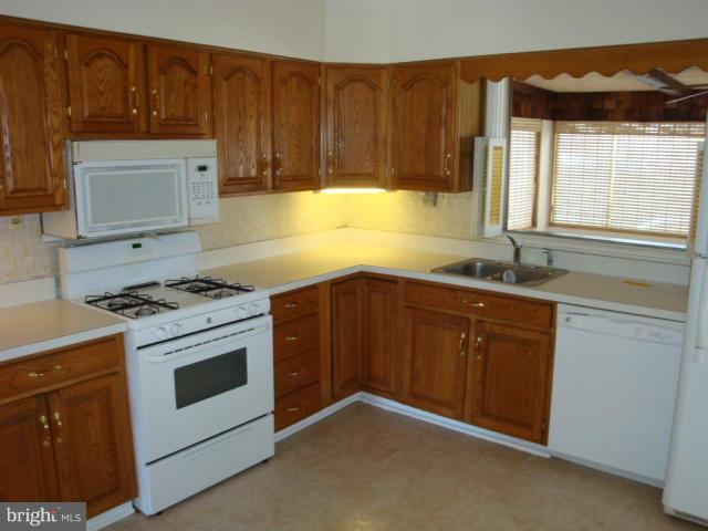 3639 Langrehr Road Baltimore, MD 21244 - Photo 9 of 24 Kitchen