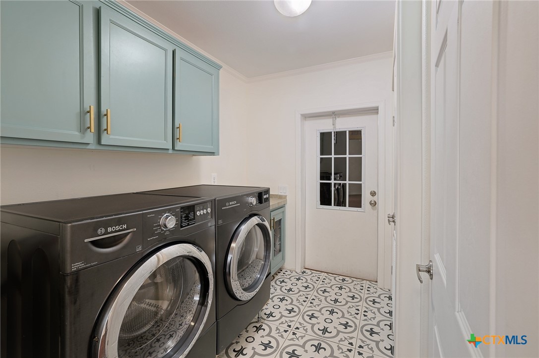 4607 Cedar Point Drive Austin, TX 78723 - Photo 17 of 27 a utility room with dryer and washer