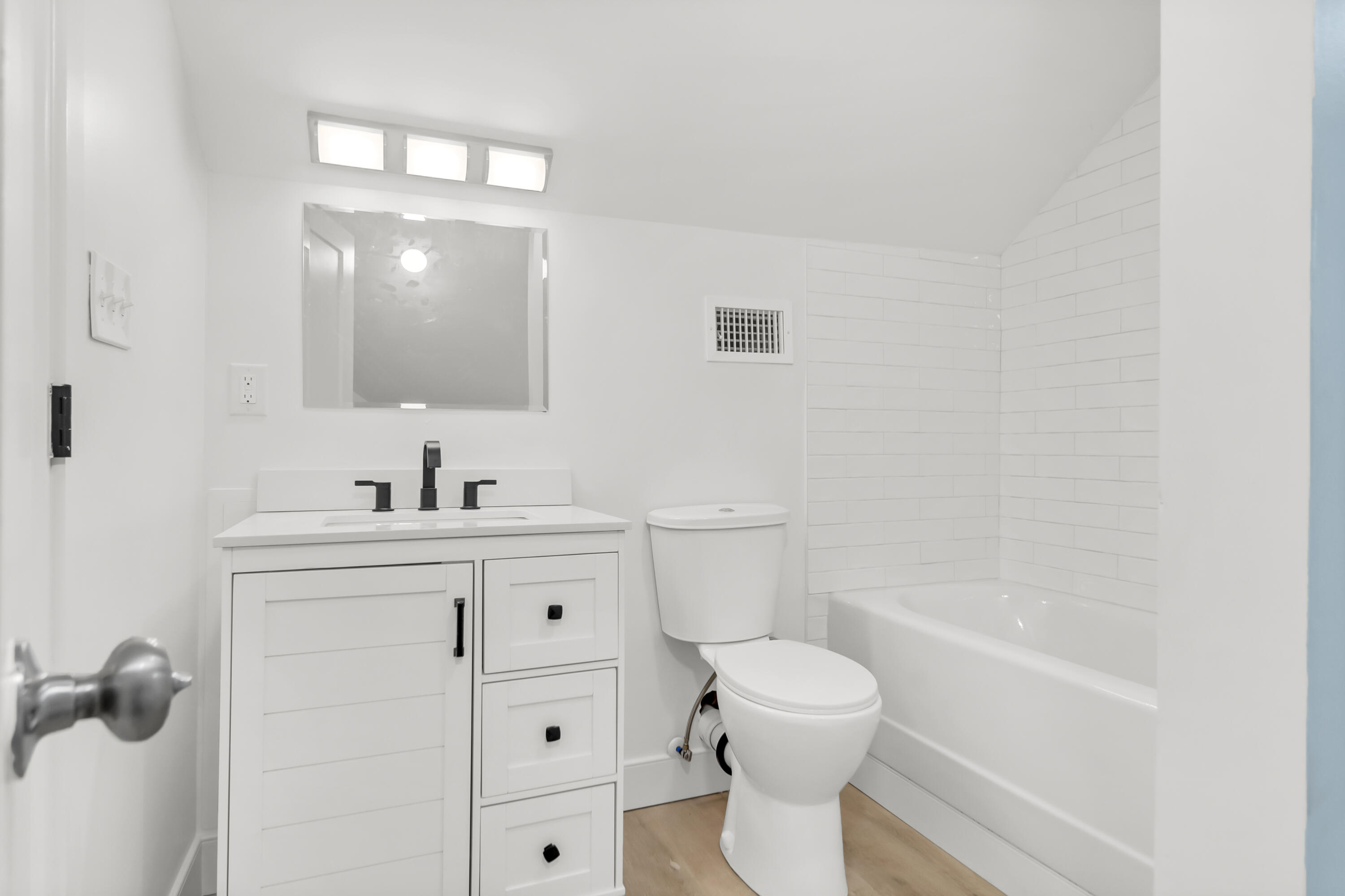 756 Milldenhall Road Mount Pleasant, SC 29464 - Photo 30 of 36 Bathroom