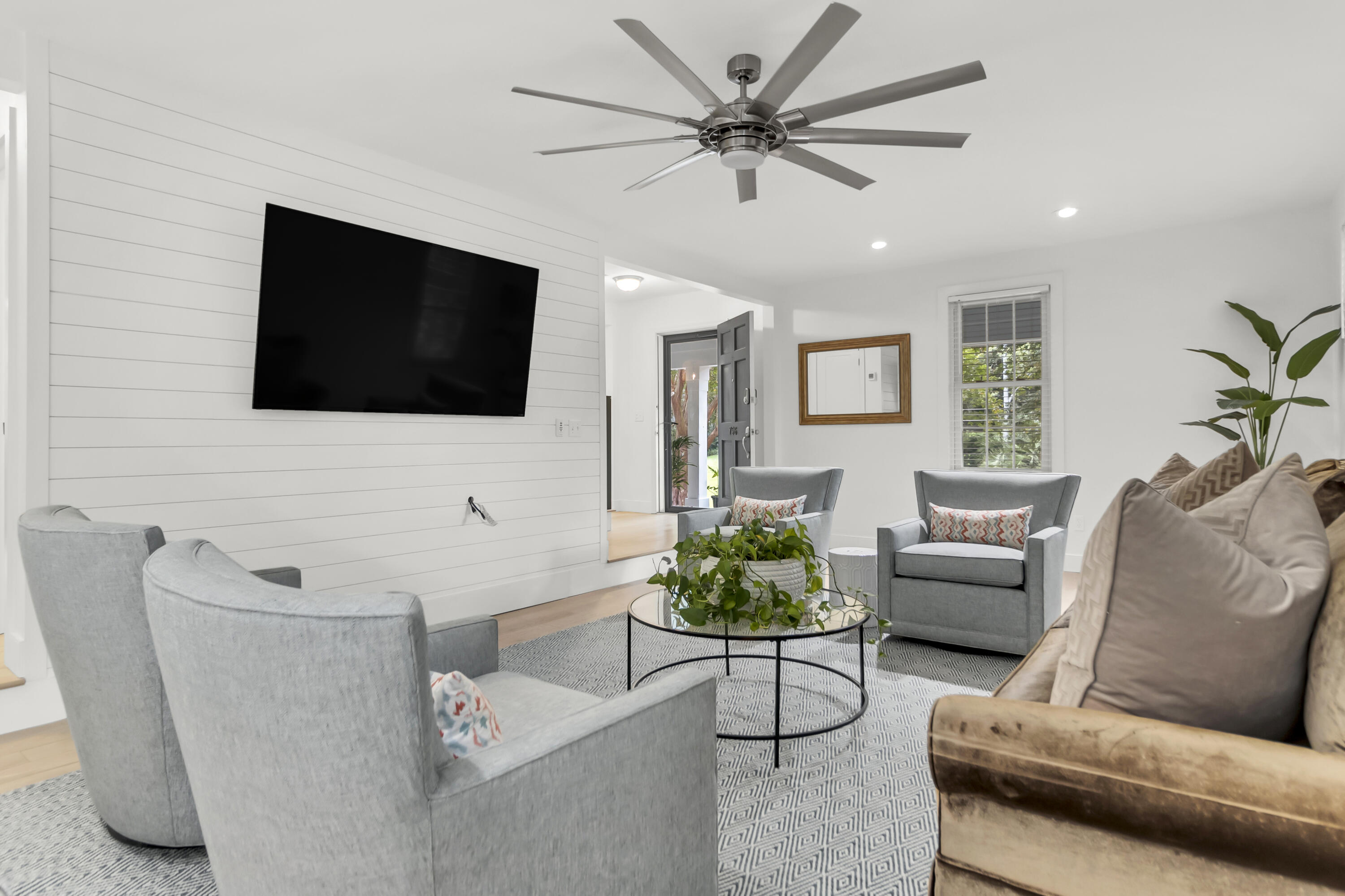 756 Milldenhall Road Mount Pleasant, SC 29464 - Photo 10 of 36 Living Room