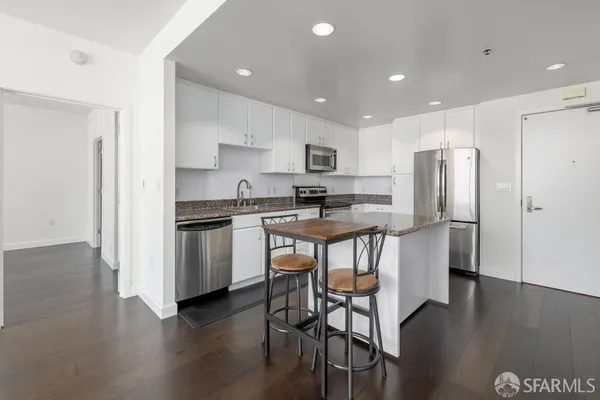 $5,600 | 250 King Street, Unit 624, San Francisco, CA 94107