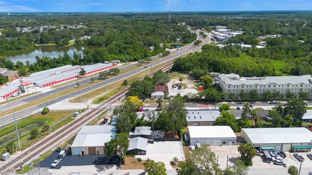 a picture of a wall with a white wall